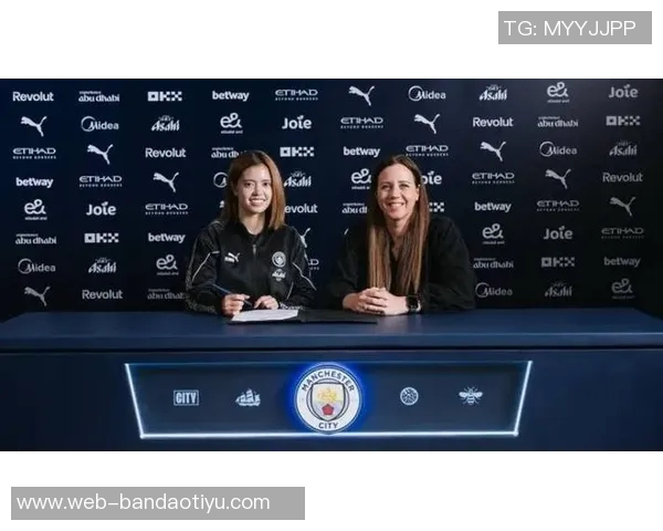 曼城女足前锋的前女友年仅27岁不幸遇车祸离世未系安全带引发关注