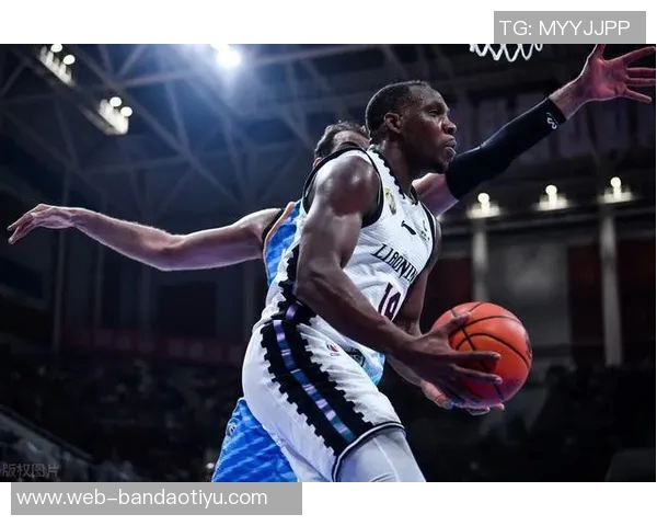 库珀表现出色却难救主单场21分4板1助仍遭球队失利 库珀表现出色却难救主单场21分4板1助仍遭球队失利