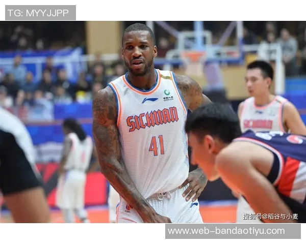 莱万因伤缺席至少四周球迷期待他早日回归赛场 莱万因伤缺席至少四周球迷期待他早日回归赛场