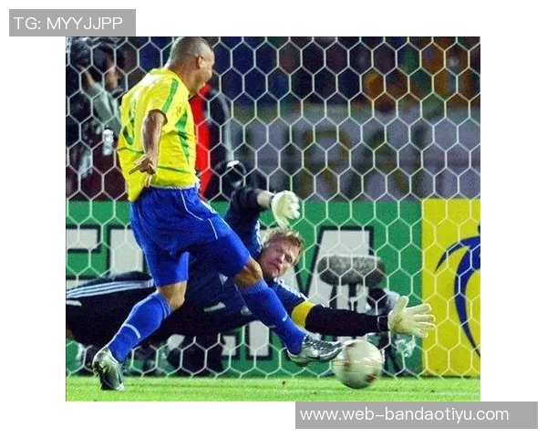 内托禁区内摔倒未获判罚C罗射门稍稍偏出引发争议