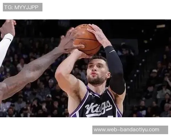 哈珀表现出色6投4中贡献9分3助攻正负值全队最高达到20分 哈珀表现出色6投4中贡献9分3助攻正负值全队最高达到20分