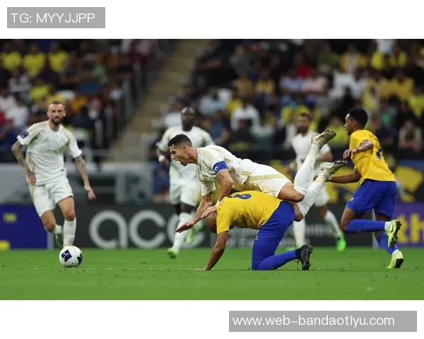 C罗中路停球失误错失良机遗憾抱头难掩失落情绪